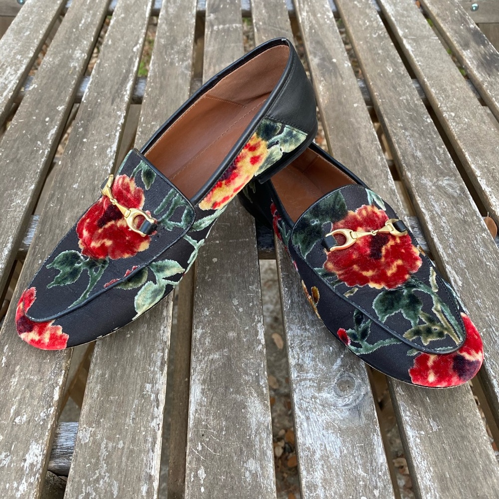 Floral Velvet Loafers - Black and Red